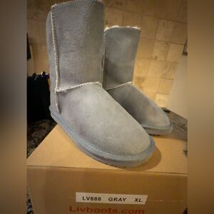 Livboots Girl’s Gray Suede Boots Fur Lined New in box size XL